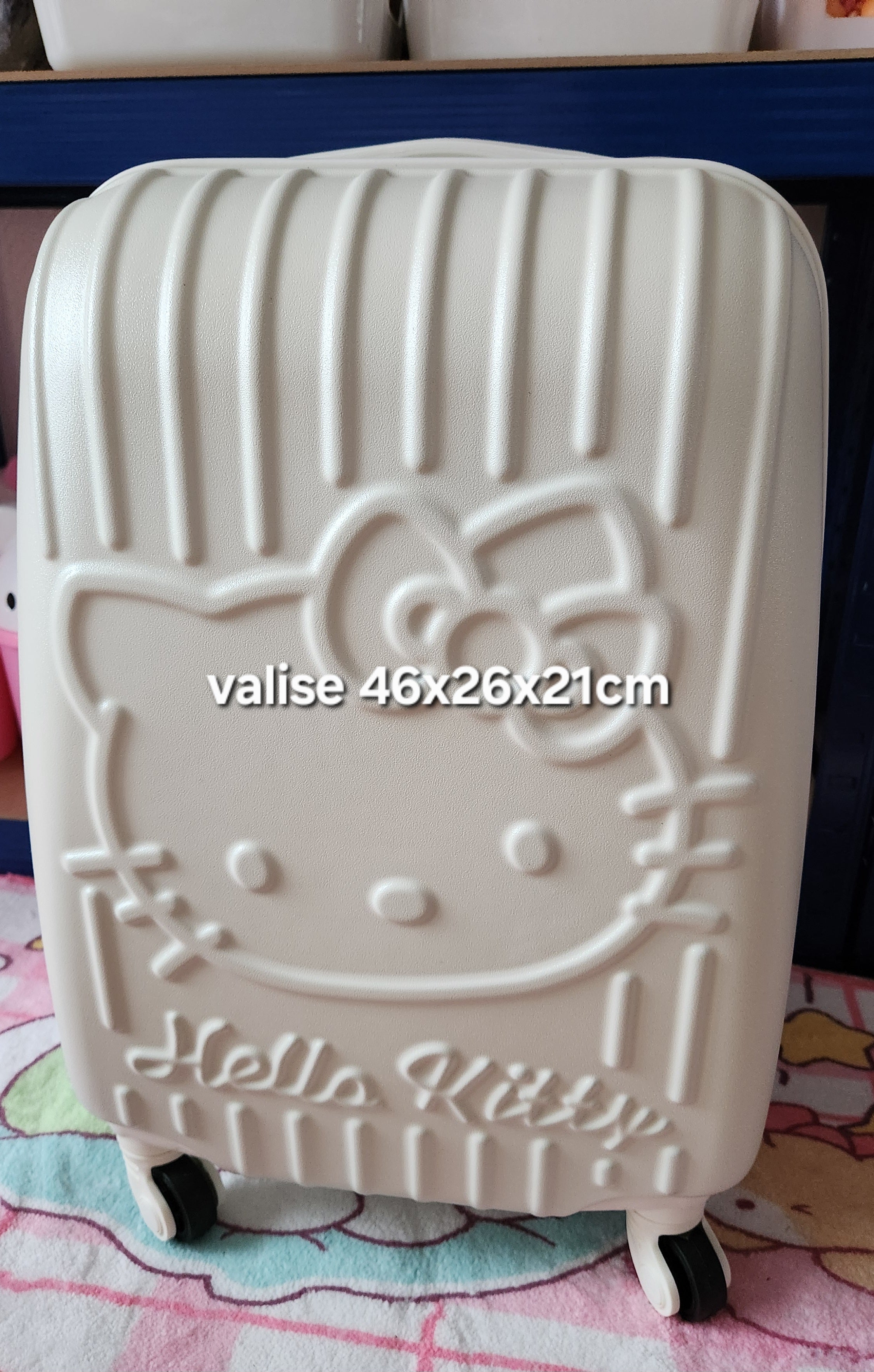scoop premium Hello Kitty